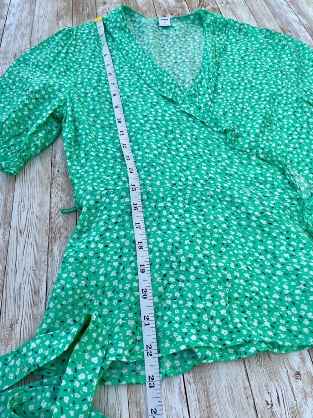 Green Floral Wrap Top Cottagecore Prairie Trad Wife Blouse Ruffle Trim Small GUC